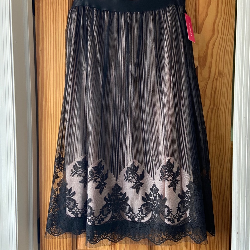 Black lace skirt size M